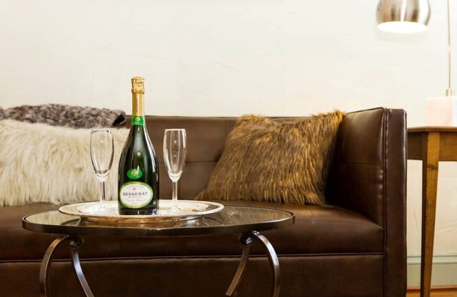 302 - The McLaughlin Suite - James Buchanan Hotel