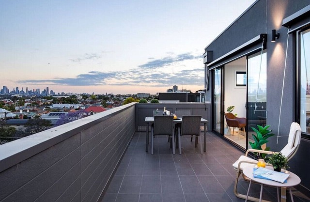 303 · Penthouse with uninterrupted panoramic city views