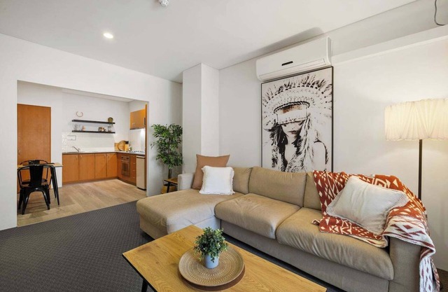 304 Superior 1BR big beautiful for 2