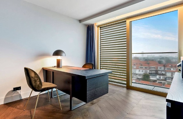 308 m2 penthouse with 2 bedrooms and 1 office space