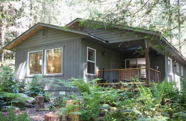 30GS - BBQ - Hot Tub - Wi-Fi - Pets Okay - Sleeps 8 by RedAwning