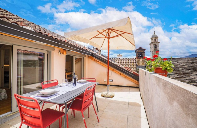 3½-room apartment over 2 levels with air conditioning and roof terrace