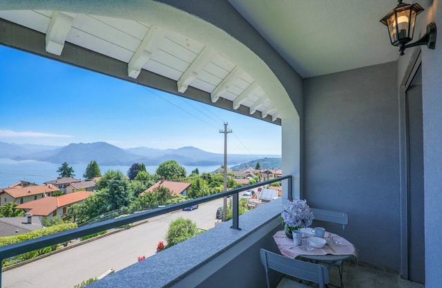 3½-room corner apartment with 2 balconies and wonderful lake view