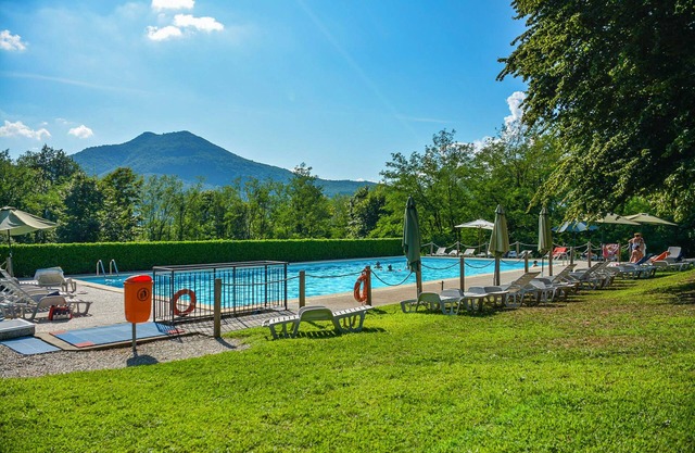 3½-zimmer-wohnung in Einer Gepflegten Residenz mit Pool und Tennisplatz