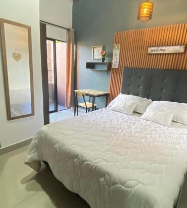 31 BELLO APARTAMENTO CON BALCON EN LAURELES ESTADIO
