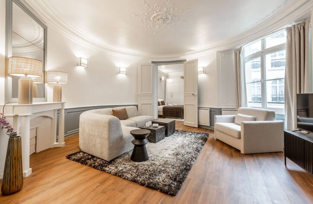 31.#Opera#Louvre#Paris02#2bedrooms#AC