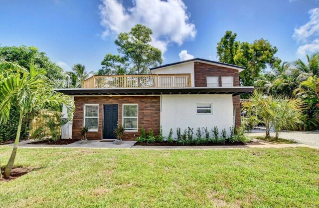 311 Downstairs · New 2/2 * 3-blocks off the Ave in heart of Delray!