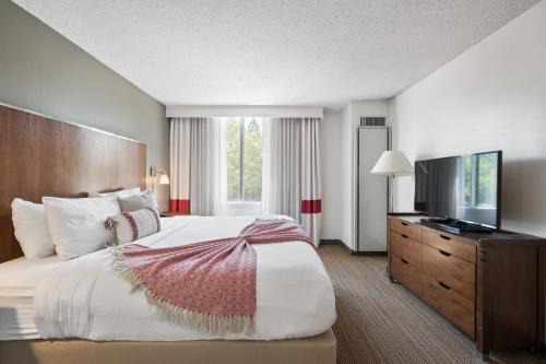 315 LoSo Hotel Airport