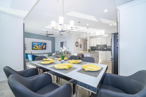 3191-406MA STOREY LAKE, CONDO 2/2 LAKE VIEW