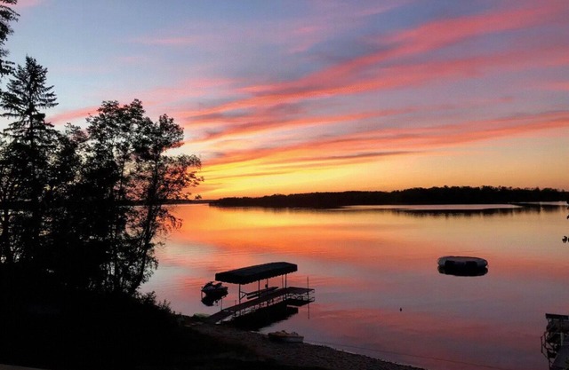 320' of sandy shore - privacy + pontoon available