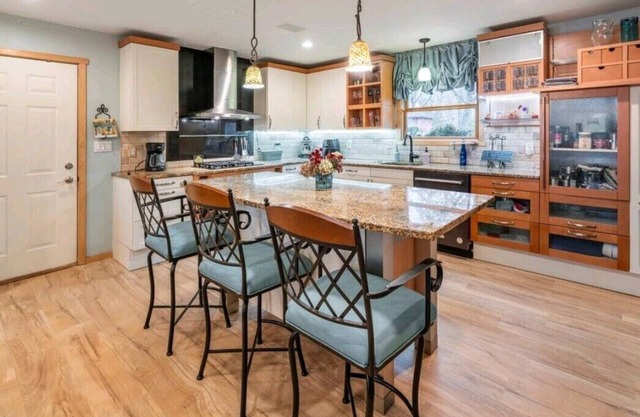 3200 Square Foot home with Hot Tub in the Woods