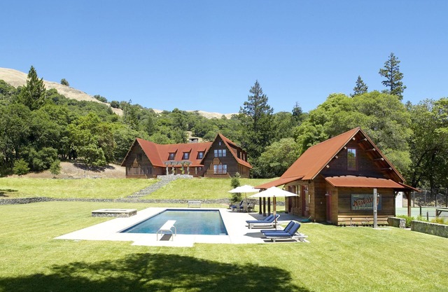 325 acre Estate w/Lodge, Cottage & Pool House, Lakes, Pool, Tennis, Pickleball