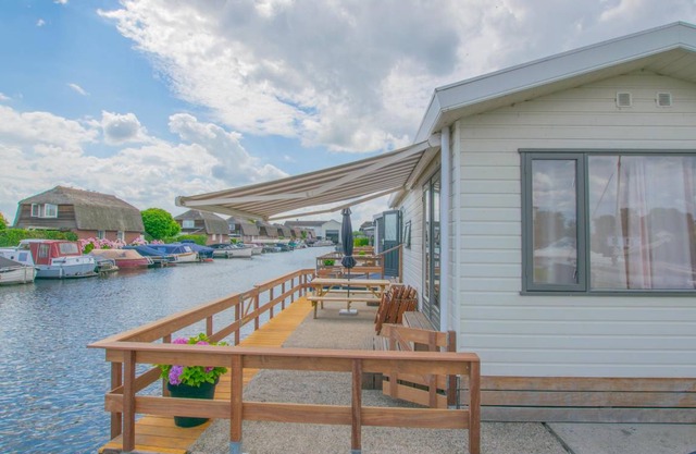 Chalet The Water Jetty 