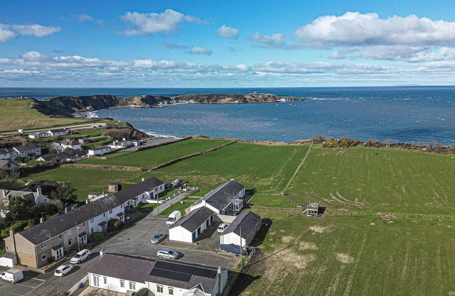 34 Llwyn Gwalch - a bungalow that sleeps 4 guests in 2 bedrooms