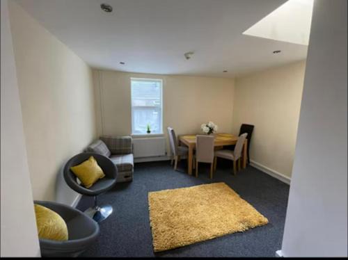 34 - Room 3 - Uplands