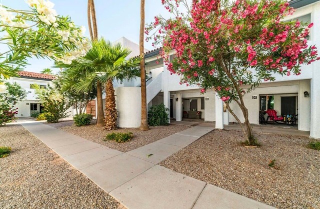 34A Casa Grande Modern 1bd condo w HEATED POOL