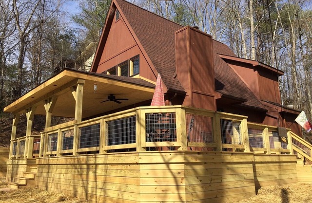 350 reviews ⭐️ Fishing-Firepit-Hot Tub-Horseshoes-only 2.5 miles to Gatlinburg!