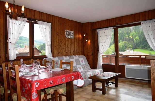 350m from resort center, 1st floor, balcony, parking, tv, 43m², Le Grand Bornand
