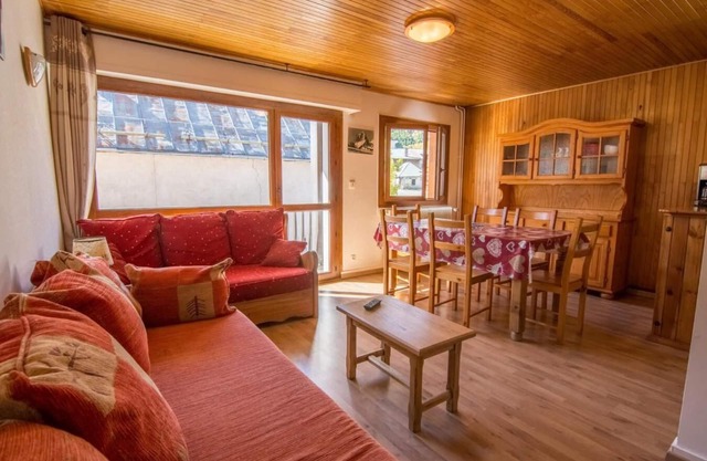 350m from ski slopes, 2nd floor, parking, tv, ski locker, 50m², Valloire