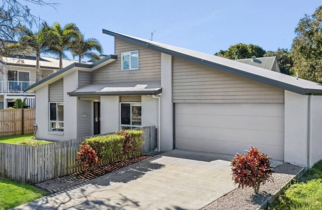 36 Petrie Avenue - Footsteps from Marcoola Beach