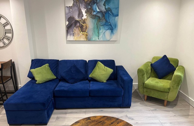 360 GU15 Aspen Court 02 - Modern 1 bedroom Apartment 02 Town Centre Camberley