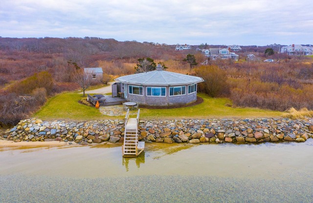 360 Waterfront Views with Private Beach in Pocomo!