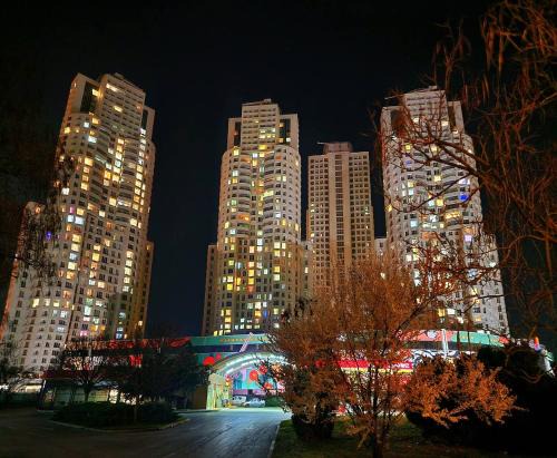 36th floor Sky city app Free parking