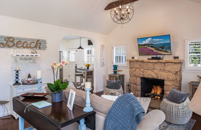 3747 Bungalow by-the-Sea - Adorable, Cozy Cottage