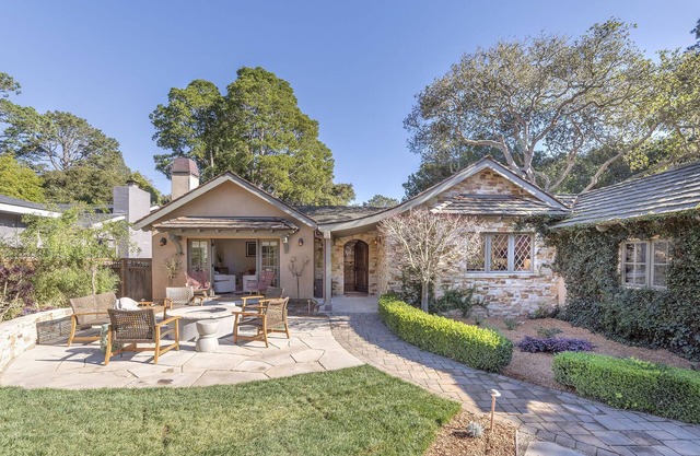 3839 Lucky Lotus, Beautiful Custom Home Near Town