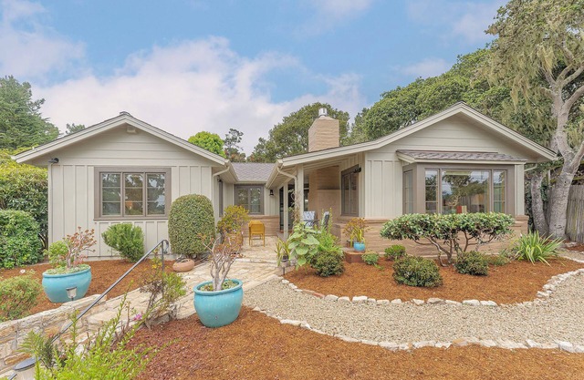 3899 On A Lark - Lovely Garden, Walk to Downtown