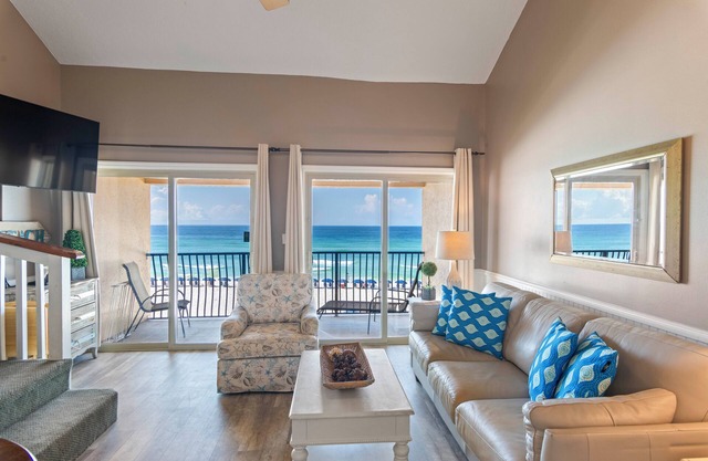 39- Recharge your happiness in this beautiful BEACH FRONT Condo!