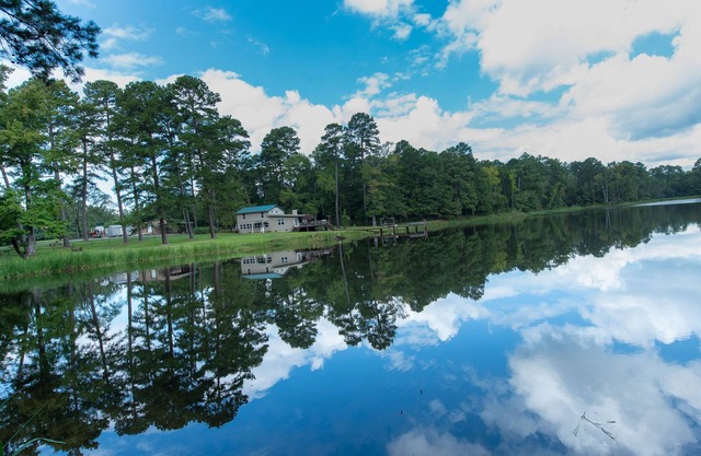 391-acre ranch home with private lake, pier, amazing views & game room