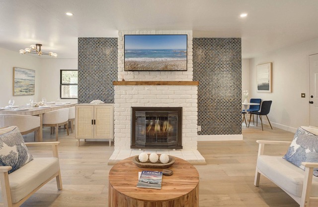 3944 Seaside Bash - Central Carmel Location