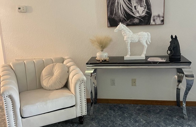 3BD house sleeps 8-10 Guests, Family Game Room.