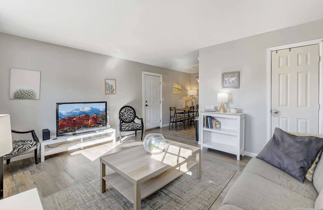 3BD | Spacious Backyard w Hot Tub Tranquil Haven