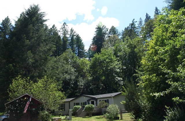 3bdrm/2ba Home fenced 1 ac lot, Secluded, Convenient, Hiking, Fishing, Redwoods