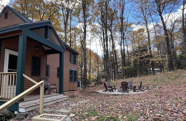 3bed, 2bath @ Chimney Hill w Hot Tub & EV Charger 10 mins to Mt Snow Ski Resort