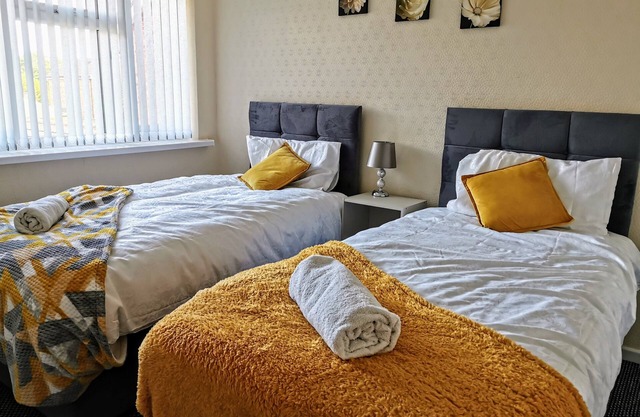 3Bed Full House - Free Parking - Family Friendly!