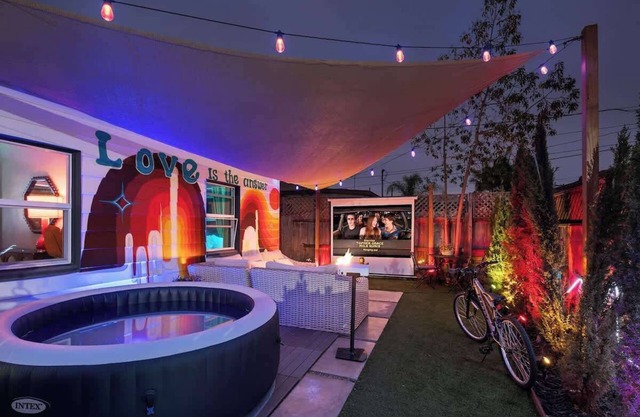 3Bed, Hot Tub, Movie, Bikes, 2 Blocks to Adams Ave