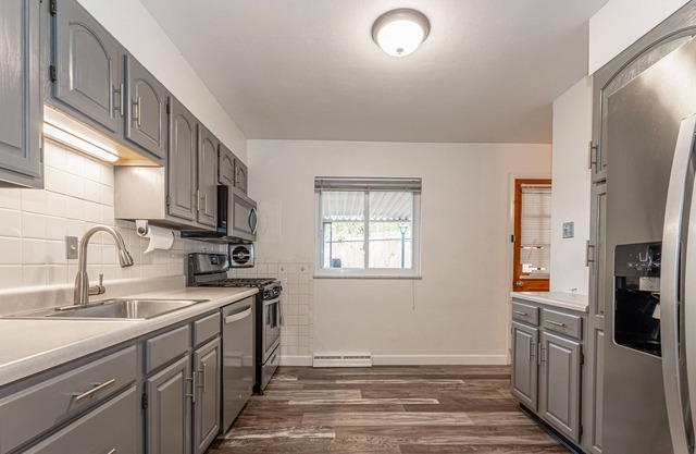 3Bedroom/1.5Bath Close to Local Hospitals