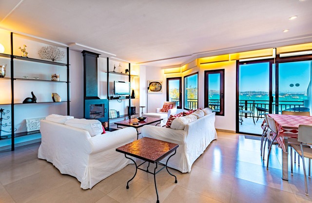 3bedroom 3bathroom modern apartment with great views of the sea and free Wifi