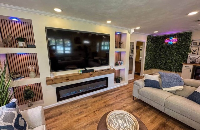 3BR -10 Acre -Brick House on Courthouse