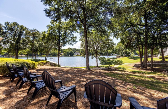 3BR/3BA cottage within gated Reynolds Lake Oconee and Marina Cove.