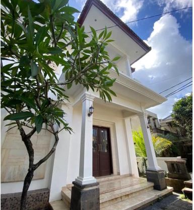 3BR 3BA Nyoman House near GWK Cultural Park and best beaches