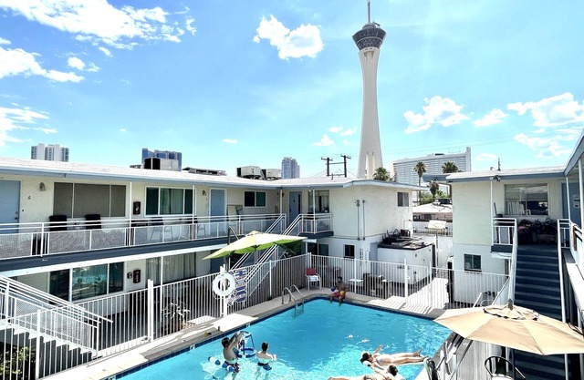 3BR,Apartment,SALE,walktofremont,LVCC,BestLocation,pool,July4th,strip,SALE,