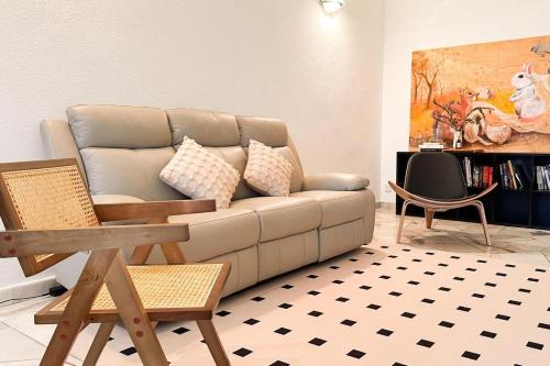 3BR Batu Pahat Setia Homestay Walk to AEON Big 6-8 pax by Ngio
