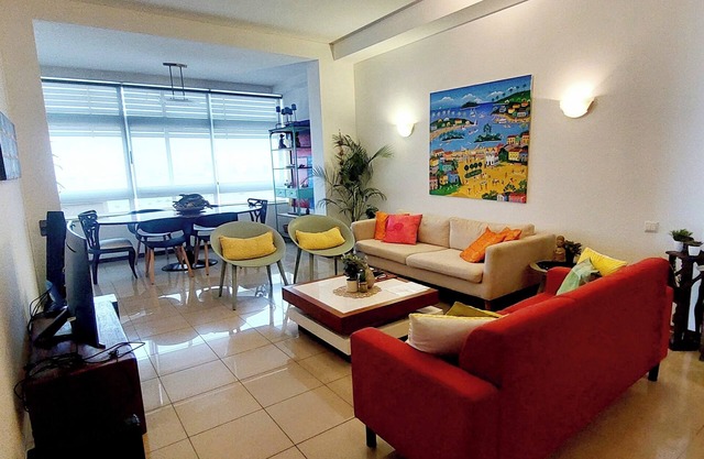 3BR Bayfront, Safe & Vibrant!
