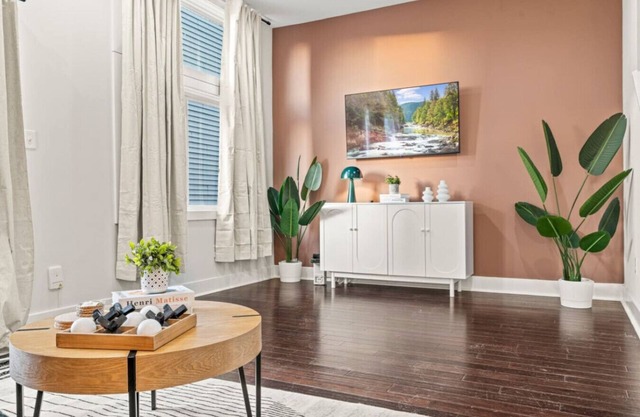3BR | BSL Subway | Steps to Met | Family Friendly