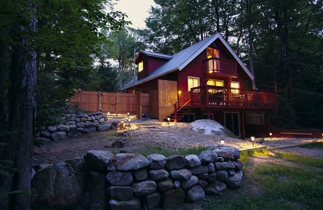 3BR Chalet with Private Beach and Dock, outdoor shower!
