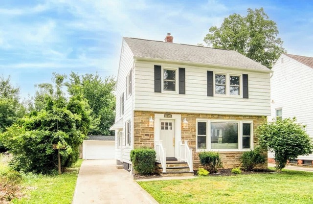 3BR Gem w/4-Season Room